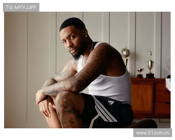 利拉德休赛期天天五点起床练投篮，老婆说家里电费都快交不起了