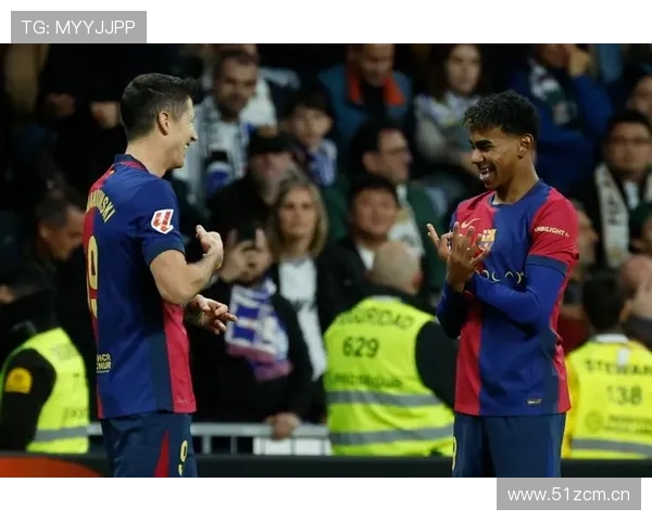 莱万又换豪车了，这开起来得多少工资才能hold得住啊？